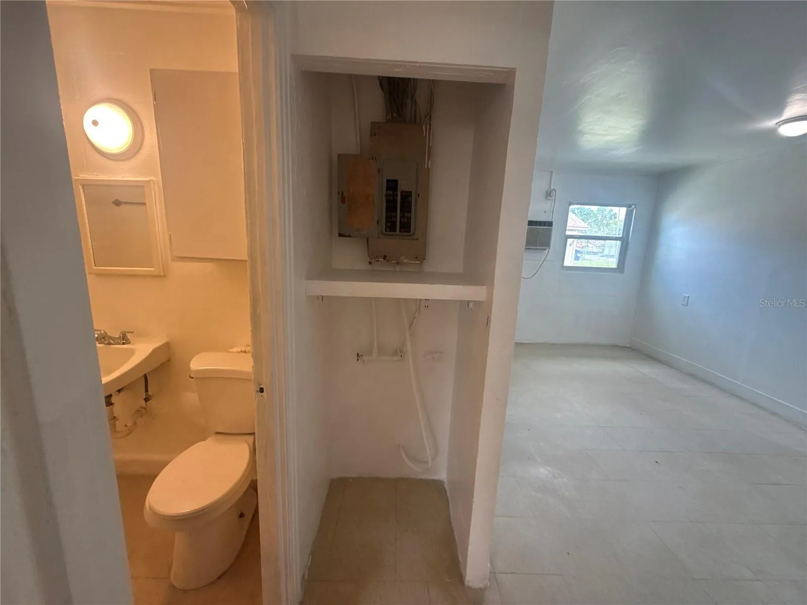 Unit B Vacant