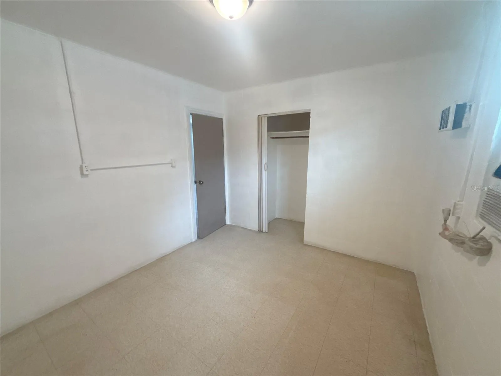Unit B Vacant