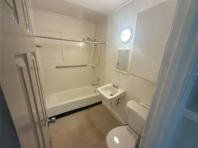 Unit B Vacant