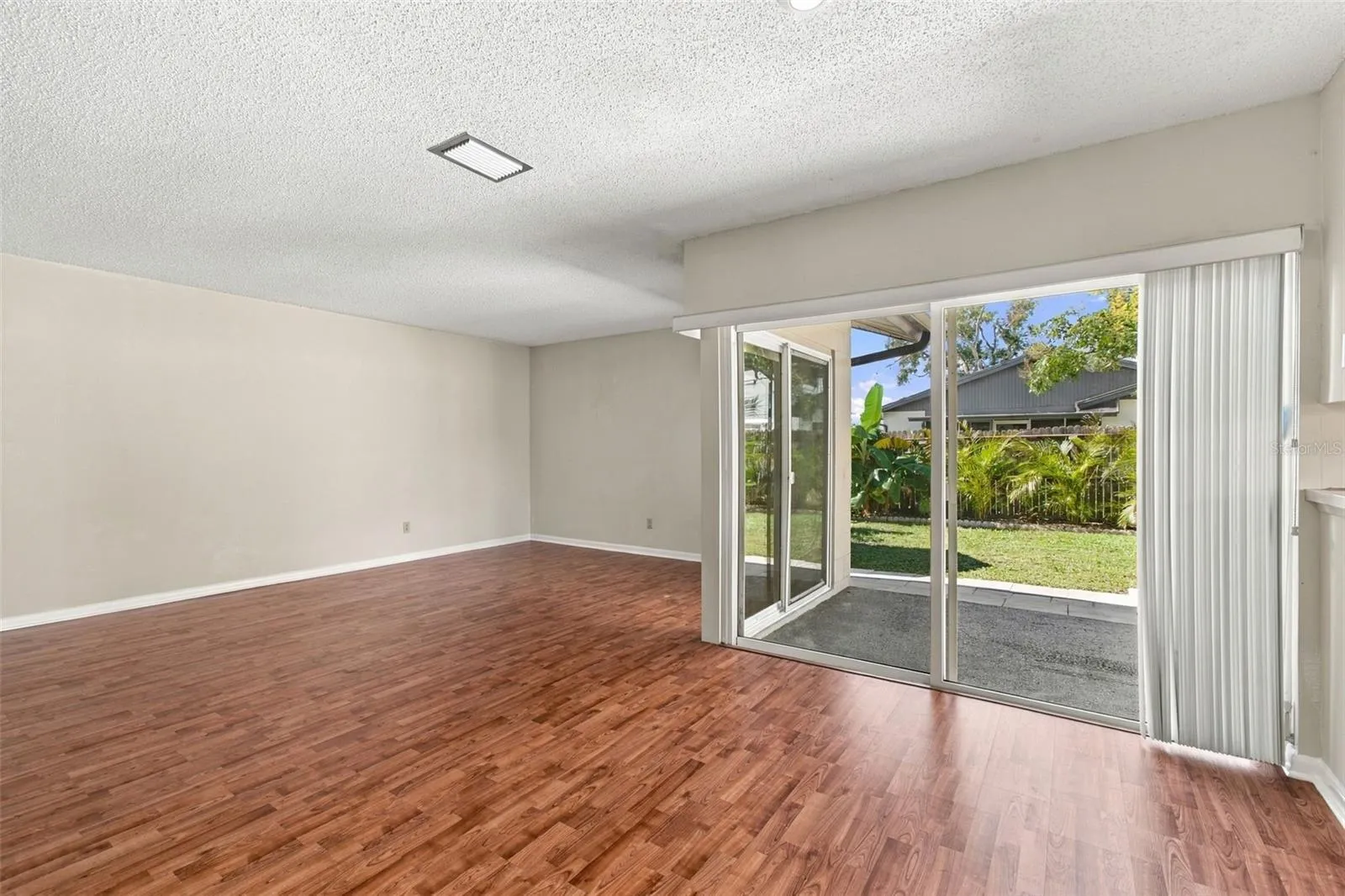 Living/dining area