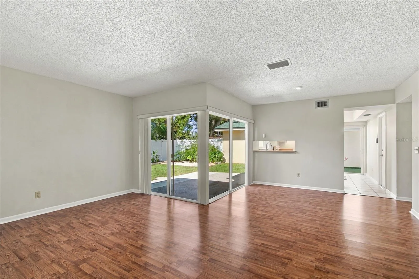 Living/dining area