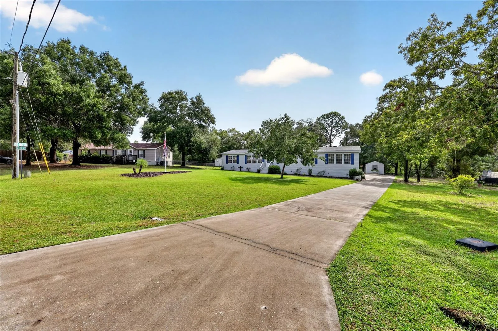 Long driveway-Ample space for parking