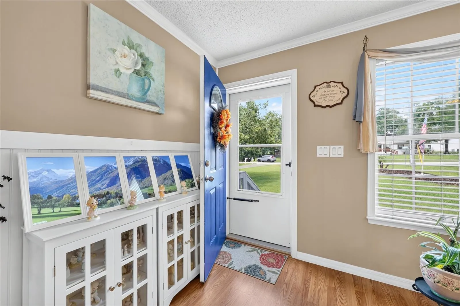 Front entryway with storm door