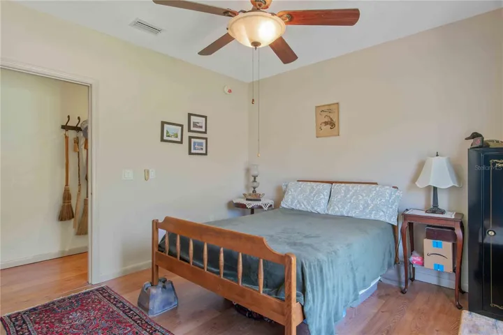 Guest bedroom #1