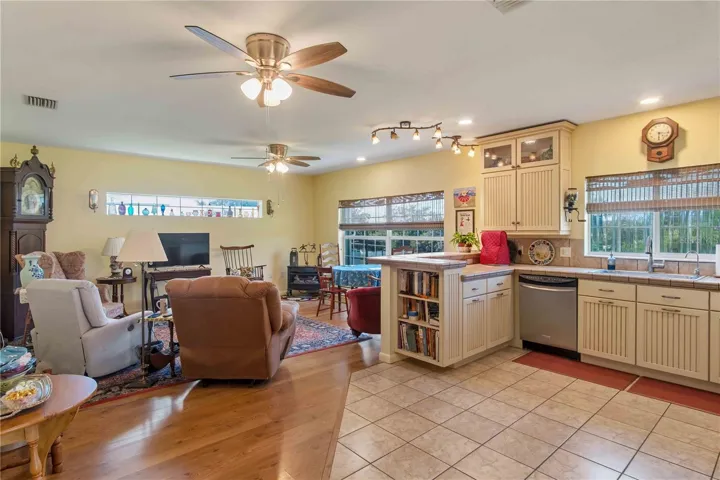 Kitchen / living room