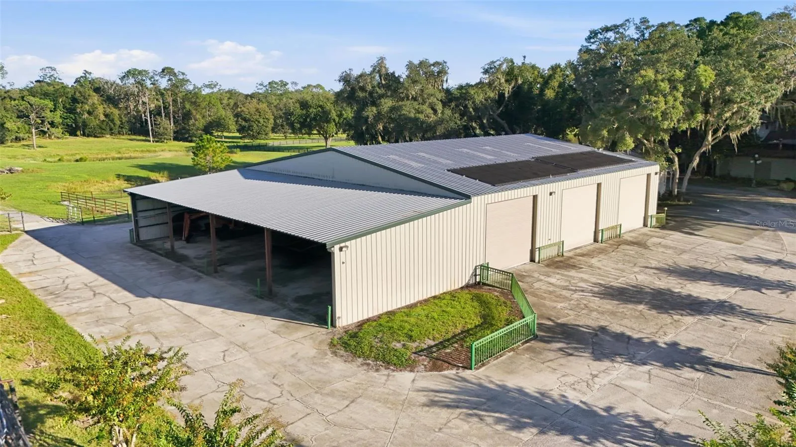 Steel building-full gym, workshop, 6 bays