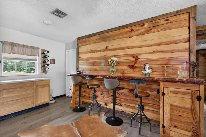 Dining/Bar Area