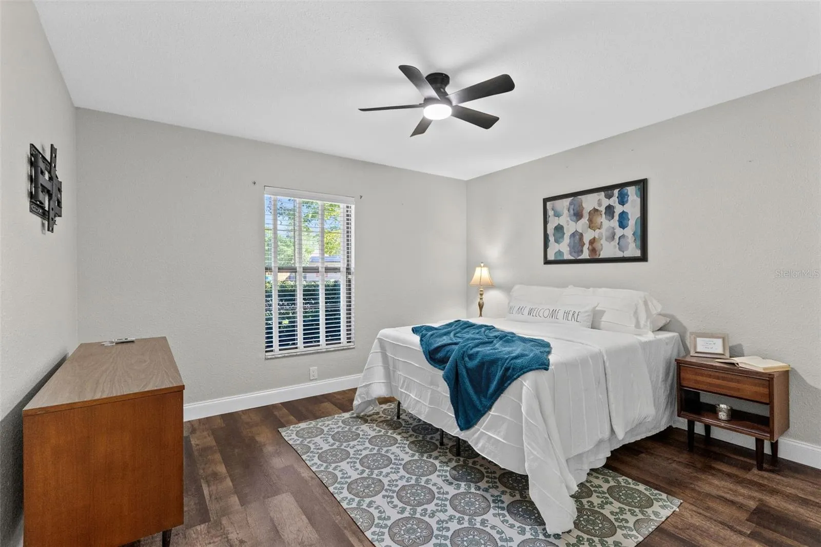 Large guest bedroom