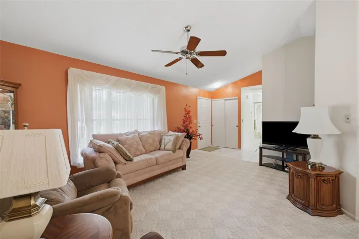 Living/Foyer