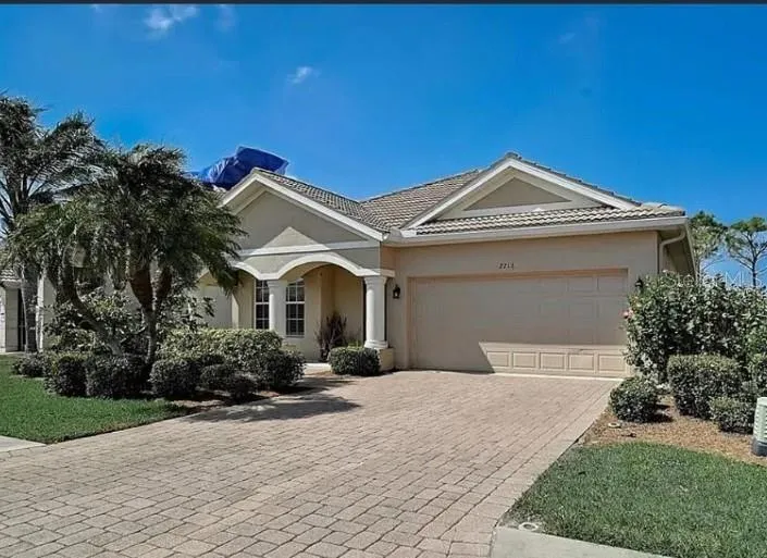 Welcome to 2216 Weaver Bird Road
