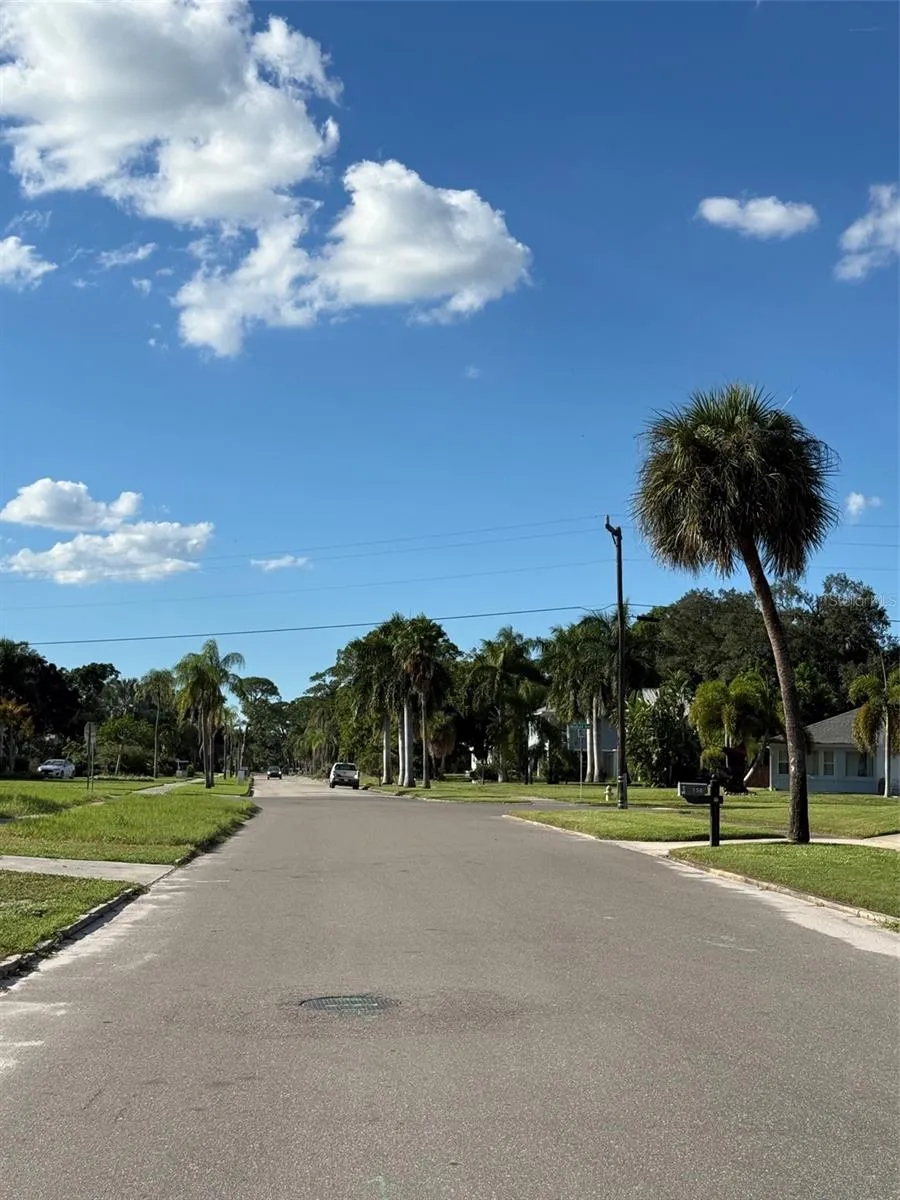 View to the north on Westmoreland Dr