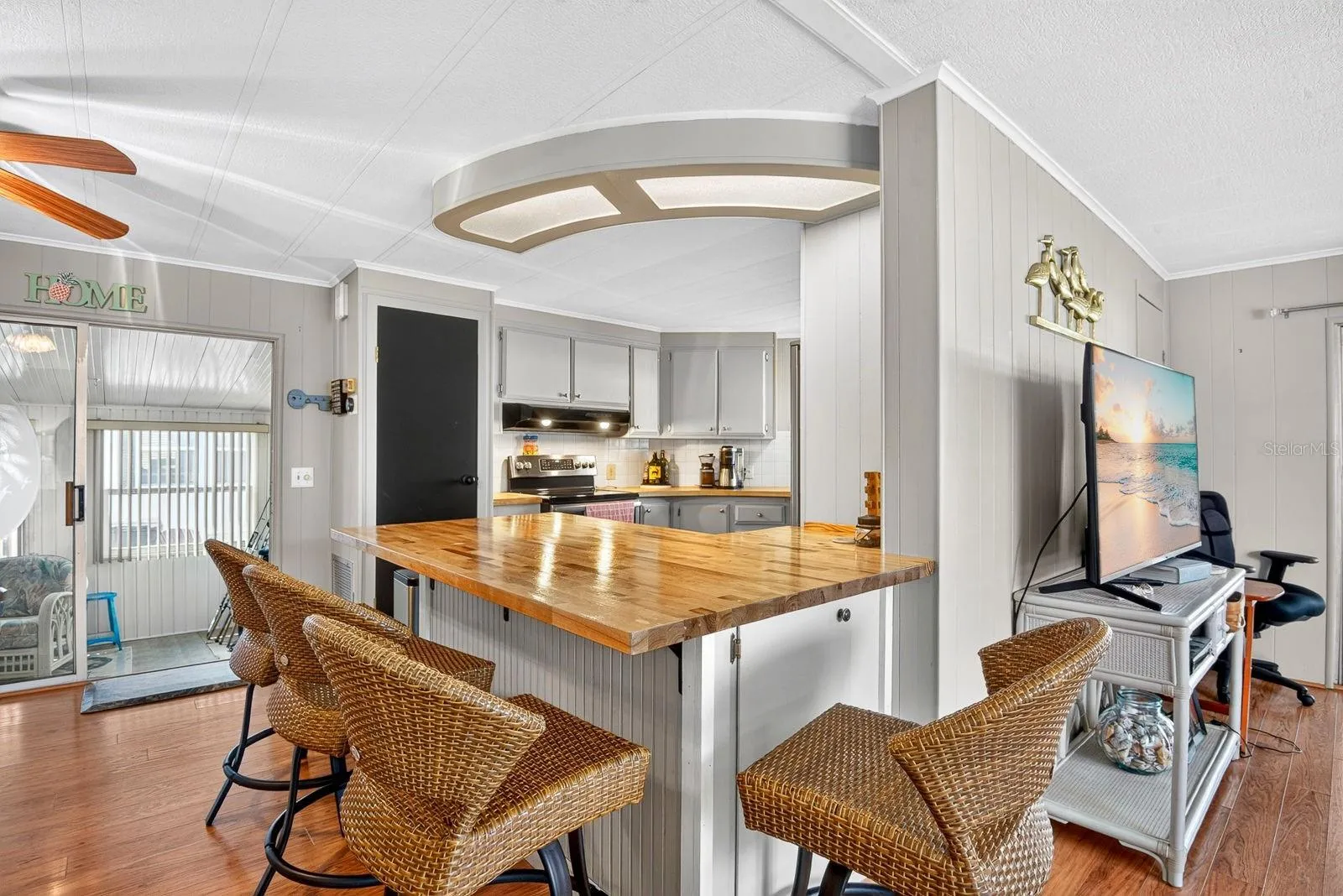 Facing into kitchen from Breakfast Bar