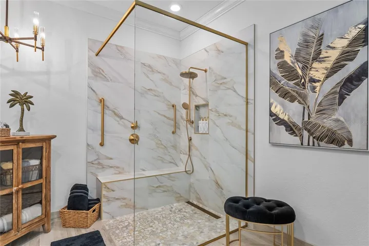 Gorgeous spa like Master Bath