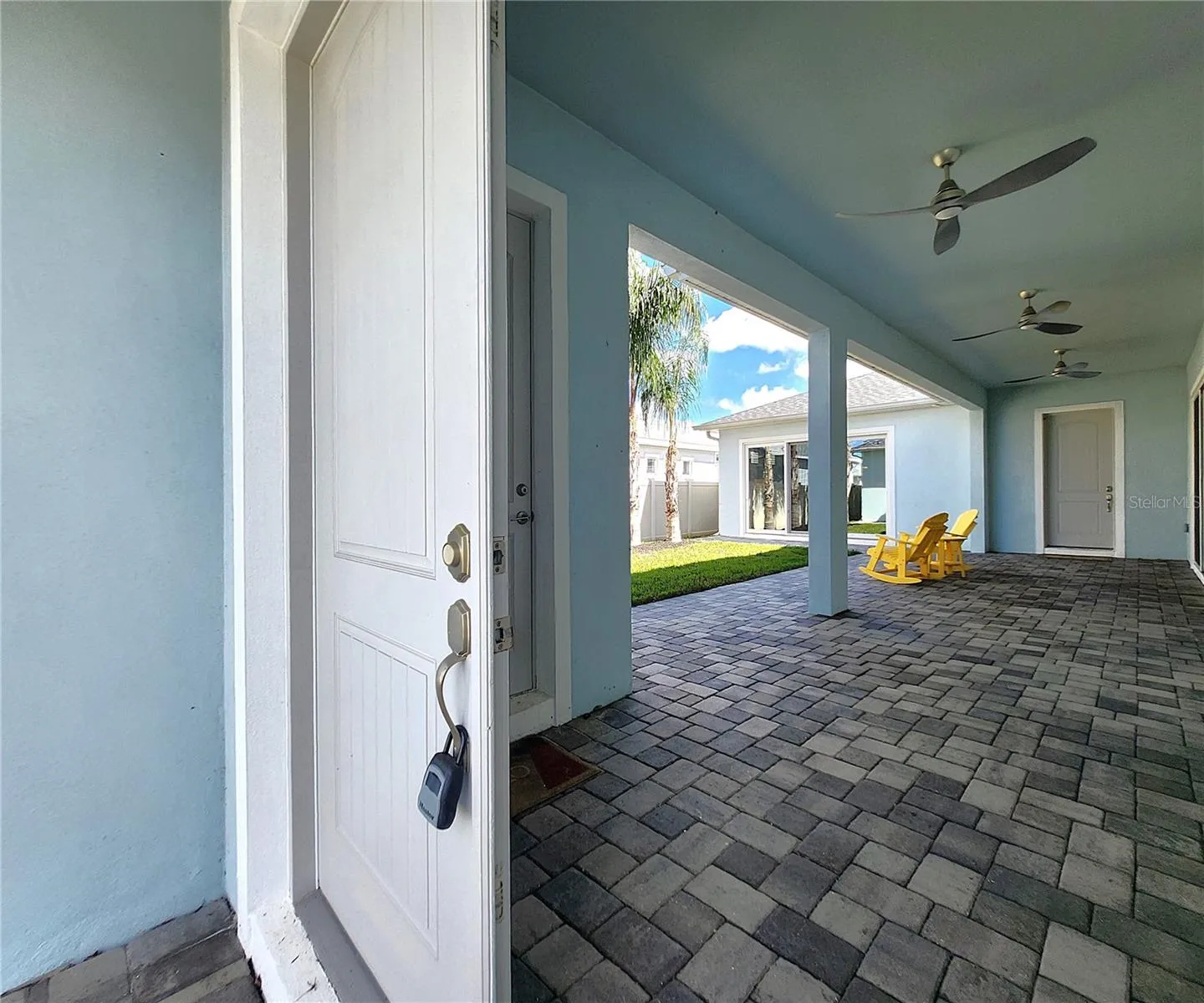 Main entry, Lanai Dimensions: 9 ft wide by 41 ft deep