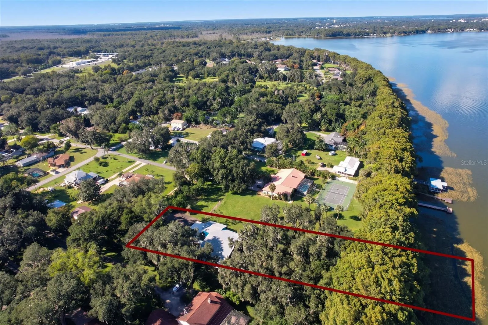 Estimated lot lines: 115 ft of frontage on Lake Harris (lines approximate)