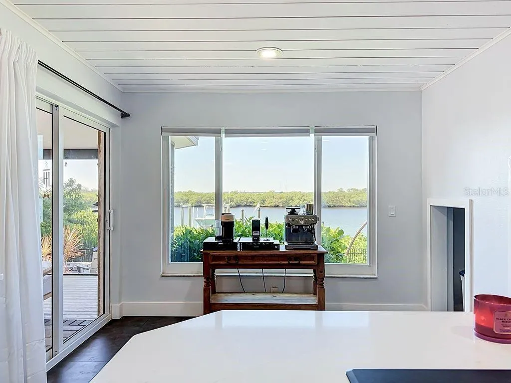 Coffee Bar with River view