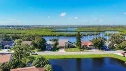 Lake Front ,River Back