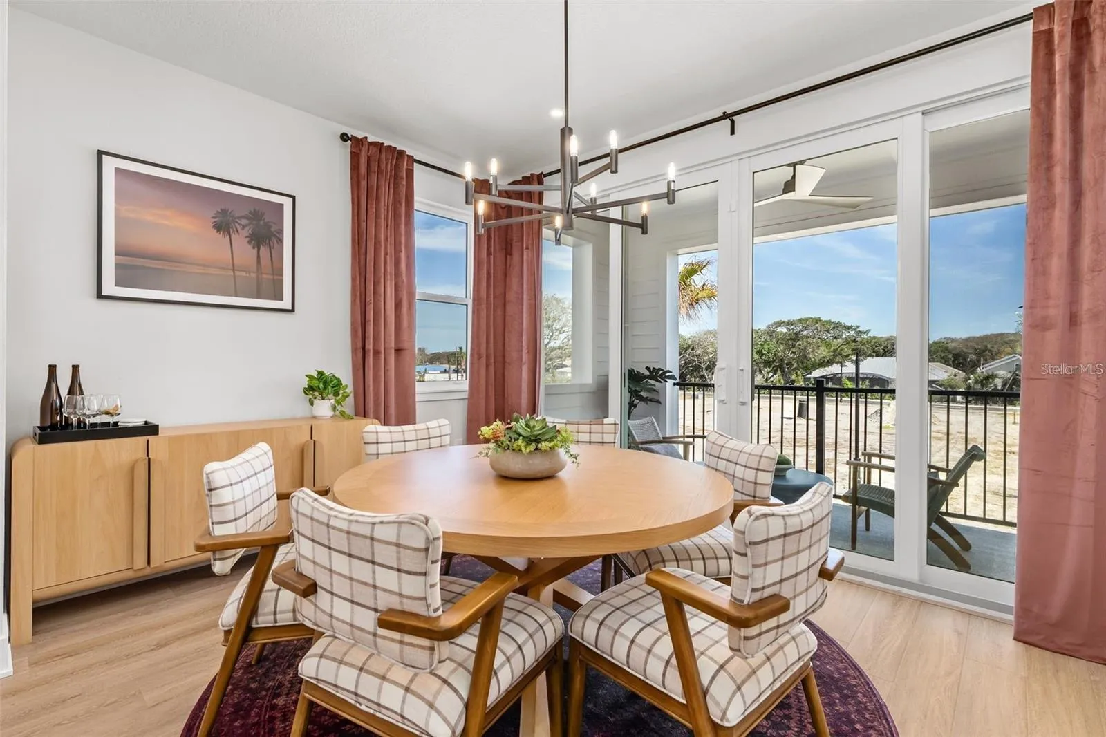 Model Dining Room &amp; Balcony