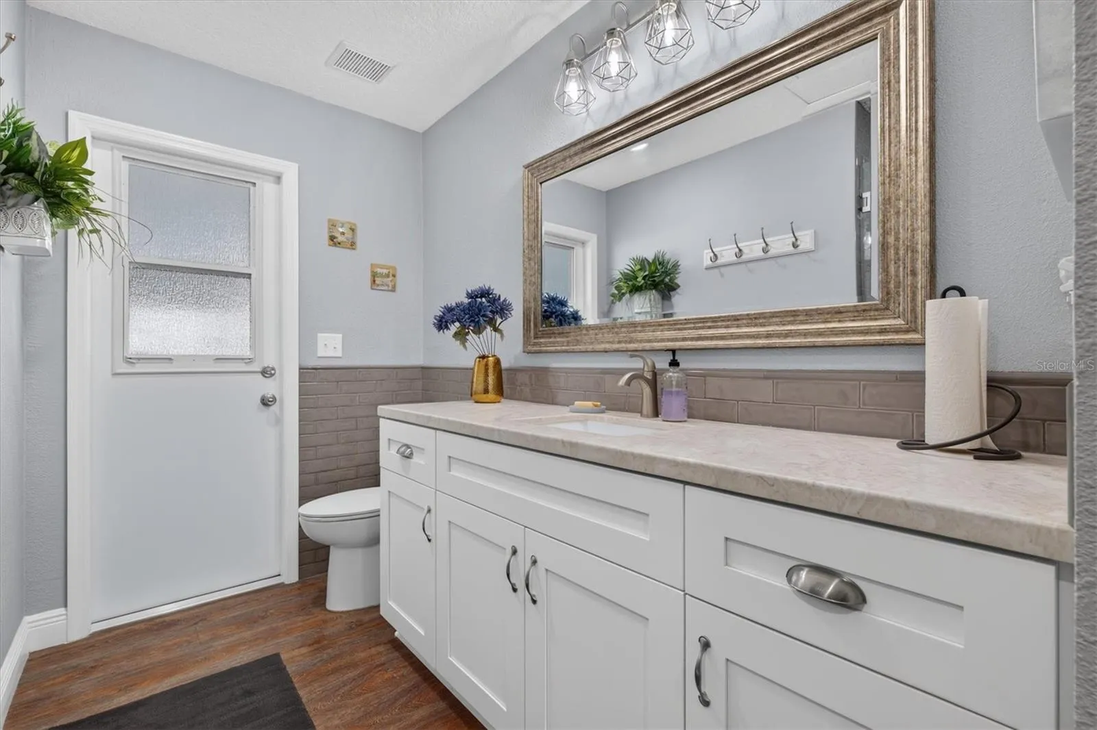 Updated Guest Bathroom 2 with Pool Access