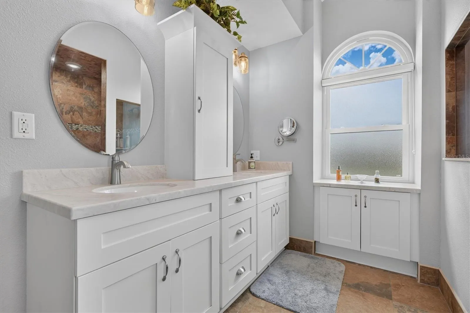 Primary Bathroom with Dual Sinks & Tower