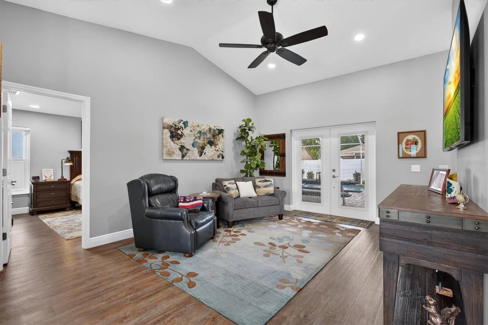 Vaulted Ceilings in the Living Room