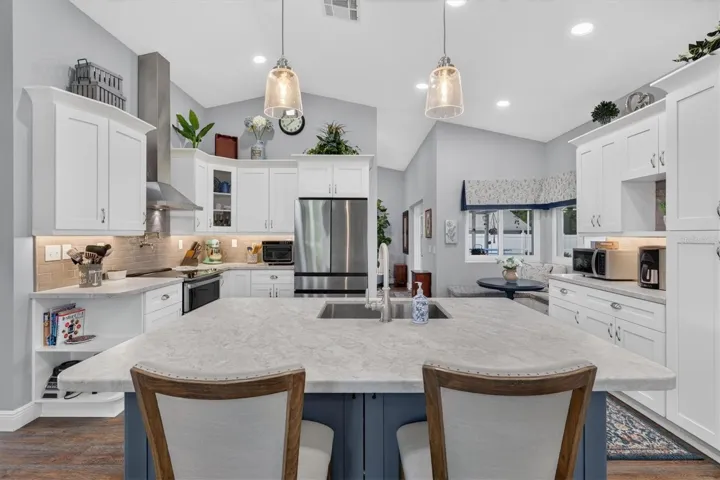 Kitchen Island / Breakfast Bar with Additional Cabinets