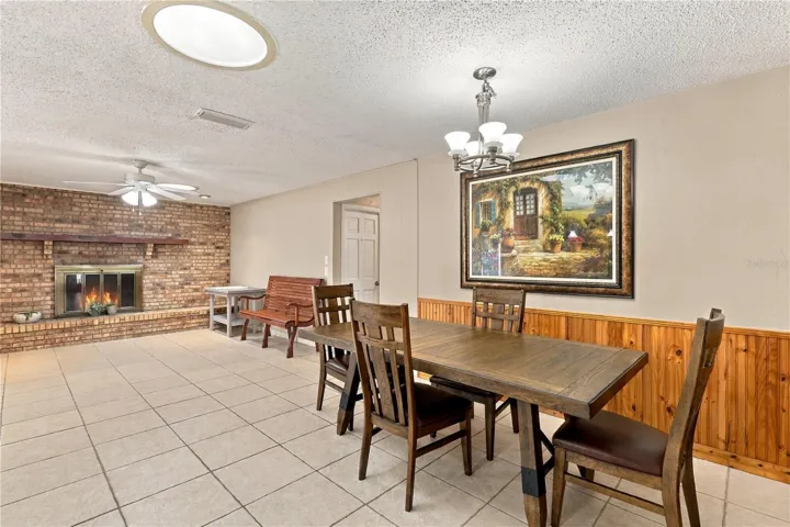Nook/family room