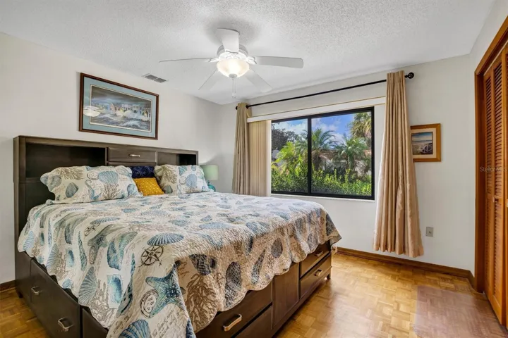 Guest bedroom