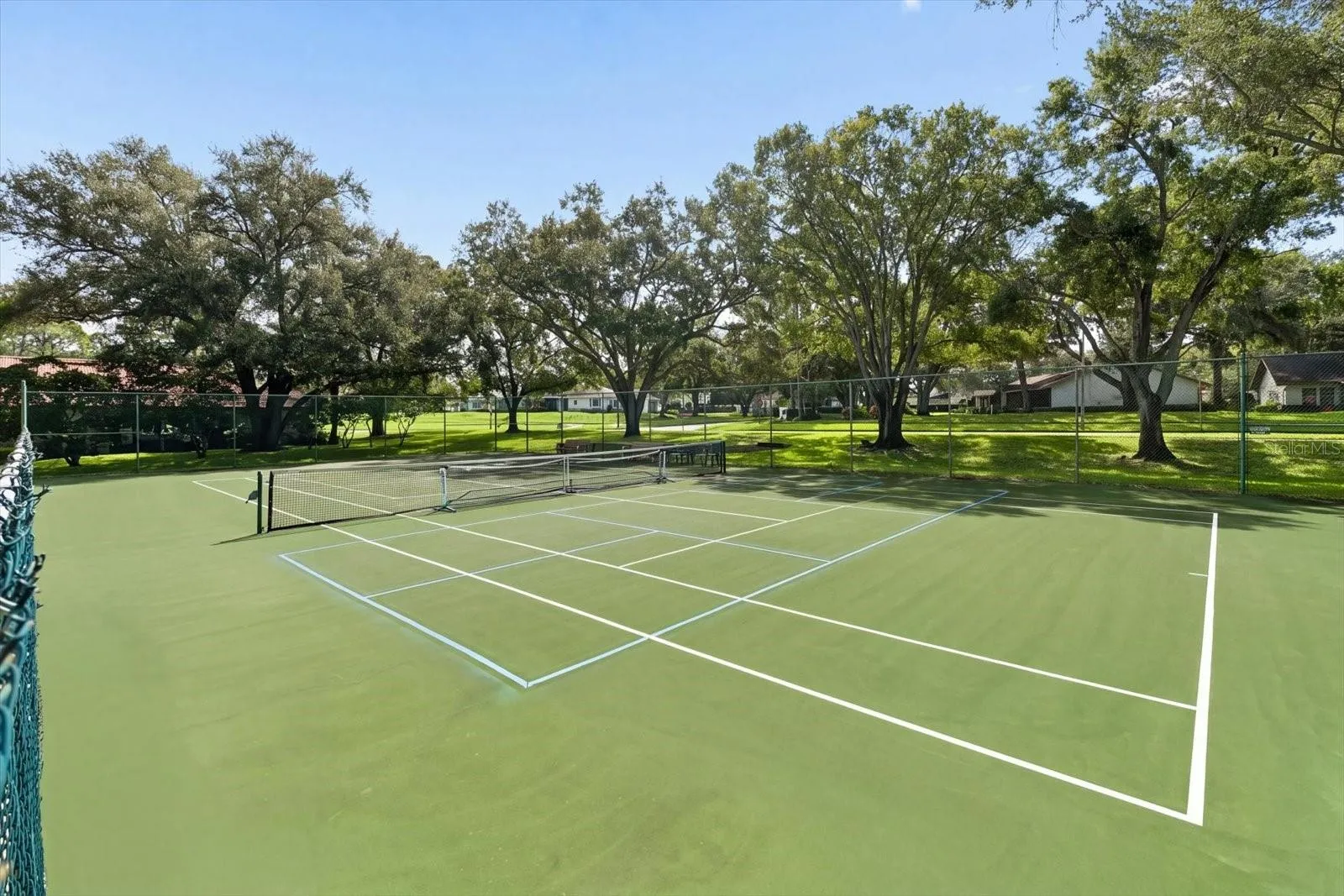 Pickleball/tennis courts