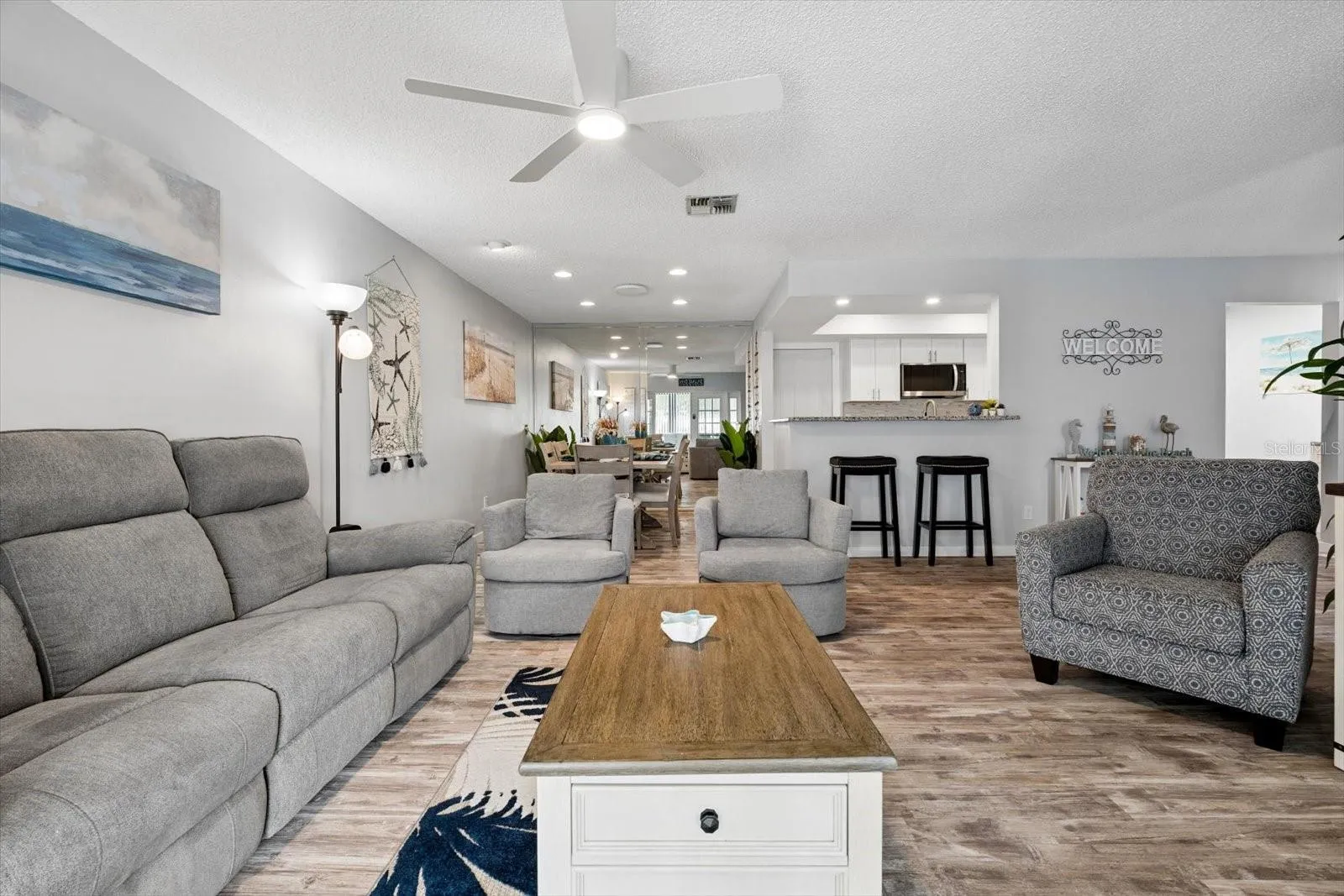 Open concept living/dining/kitchen/bar