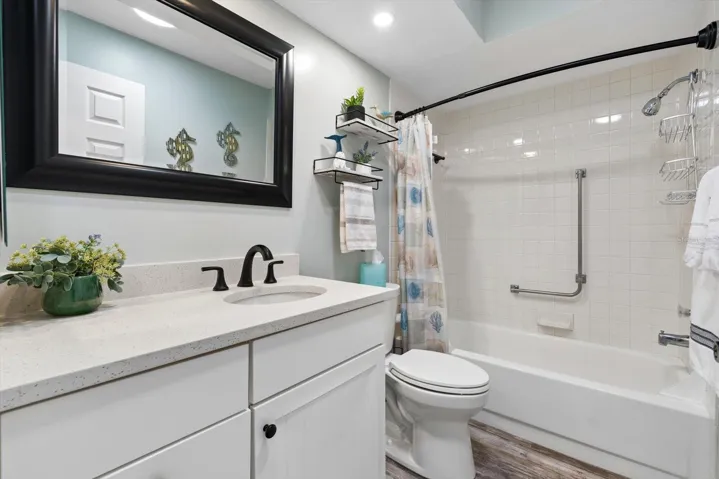Second bathroom with tub/shower