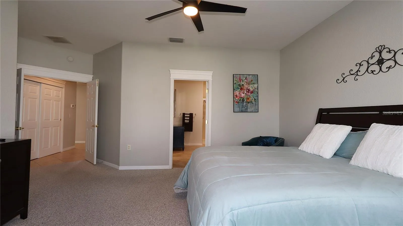 Primary Suite w/Double Door Entry &amp; Bath Entry