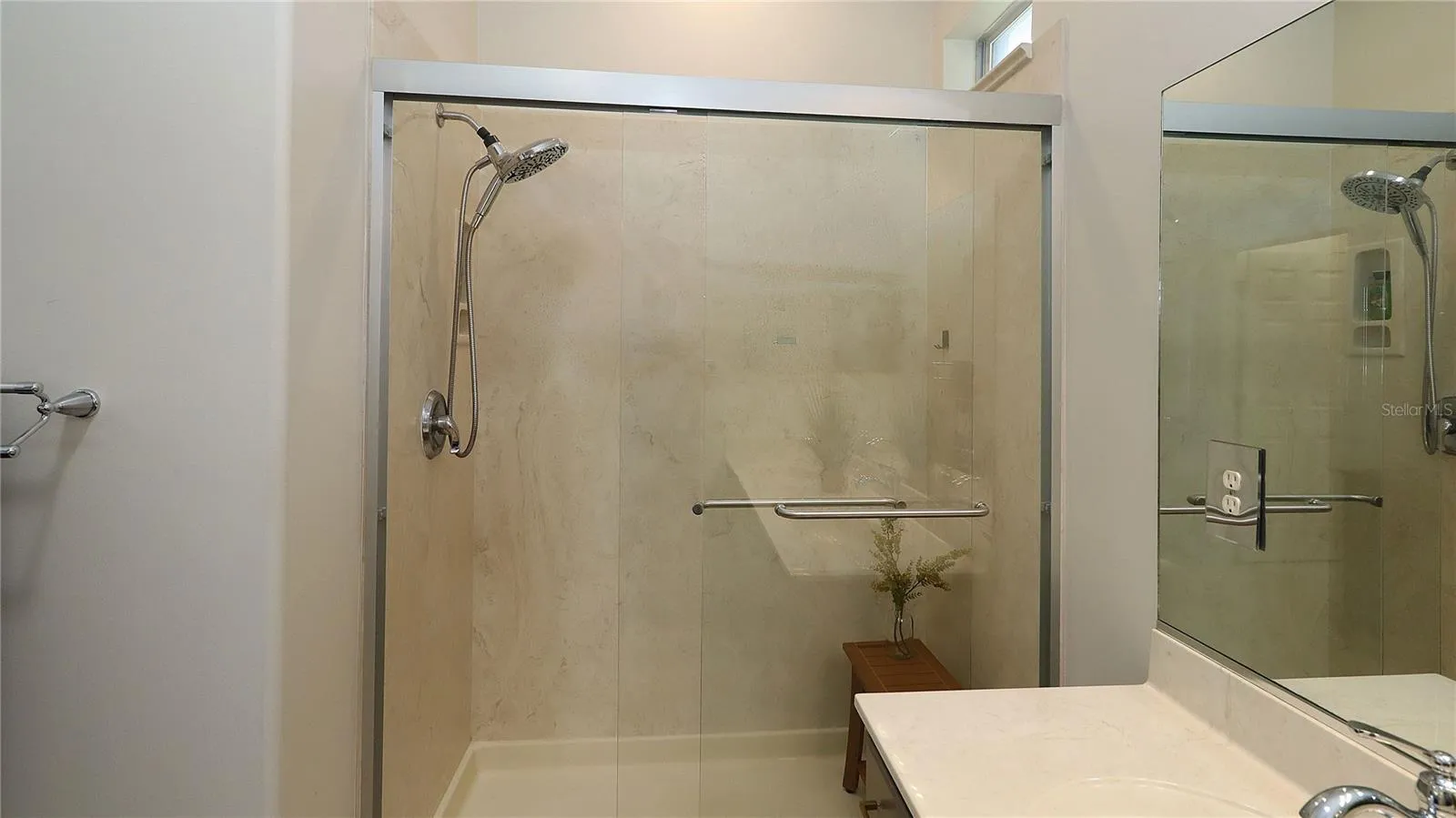 Large Shower w/Clear Glass Sliding Doors