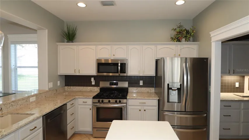 Kitchen w/Quartz Countertops