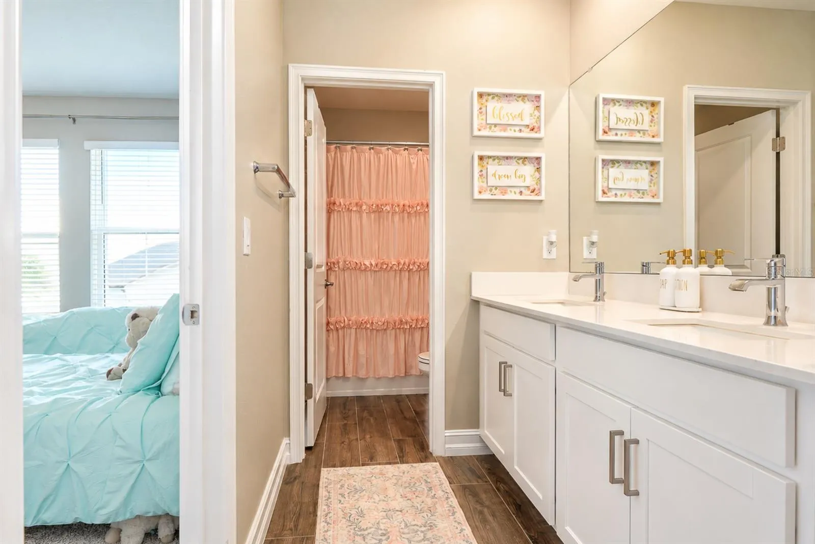 Jill- Jack 4th Bathroom