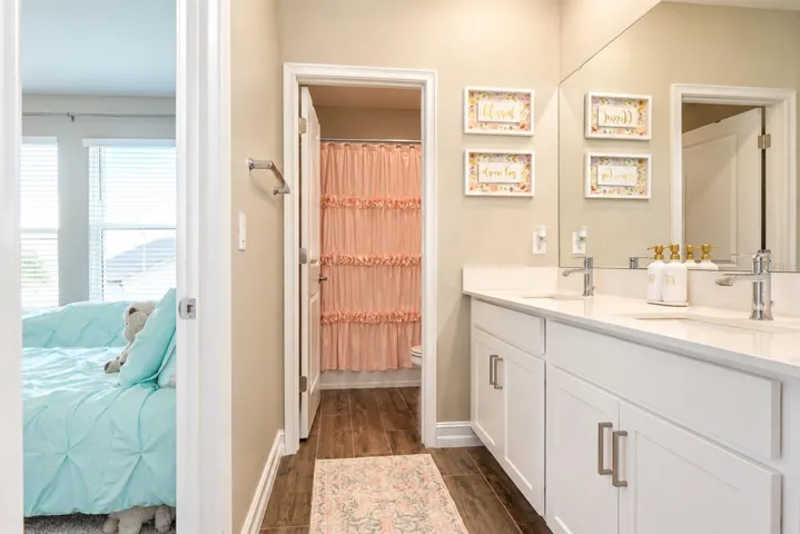Jill- Jack 4th Bathroom
