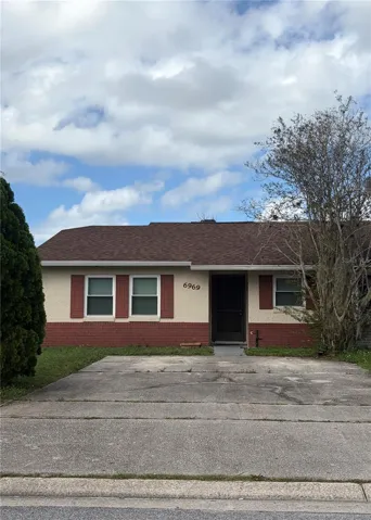 Front view with driveway