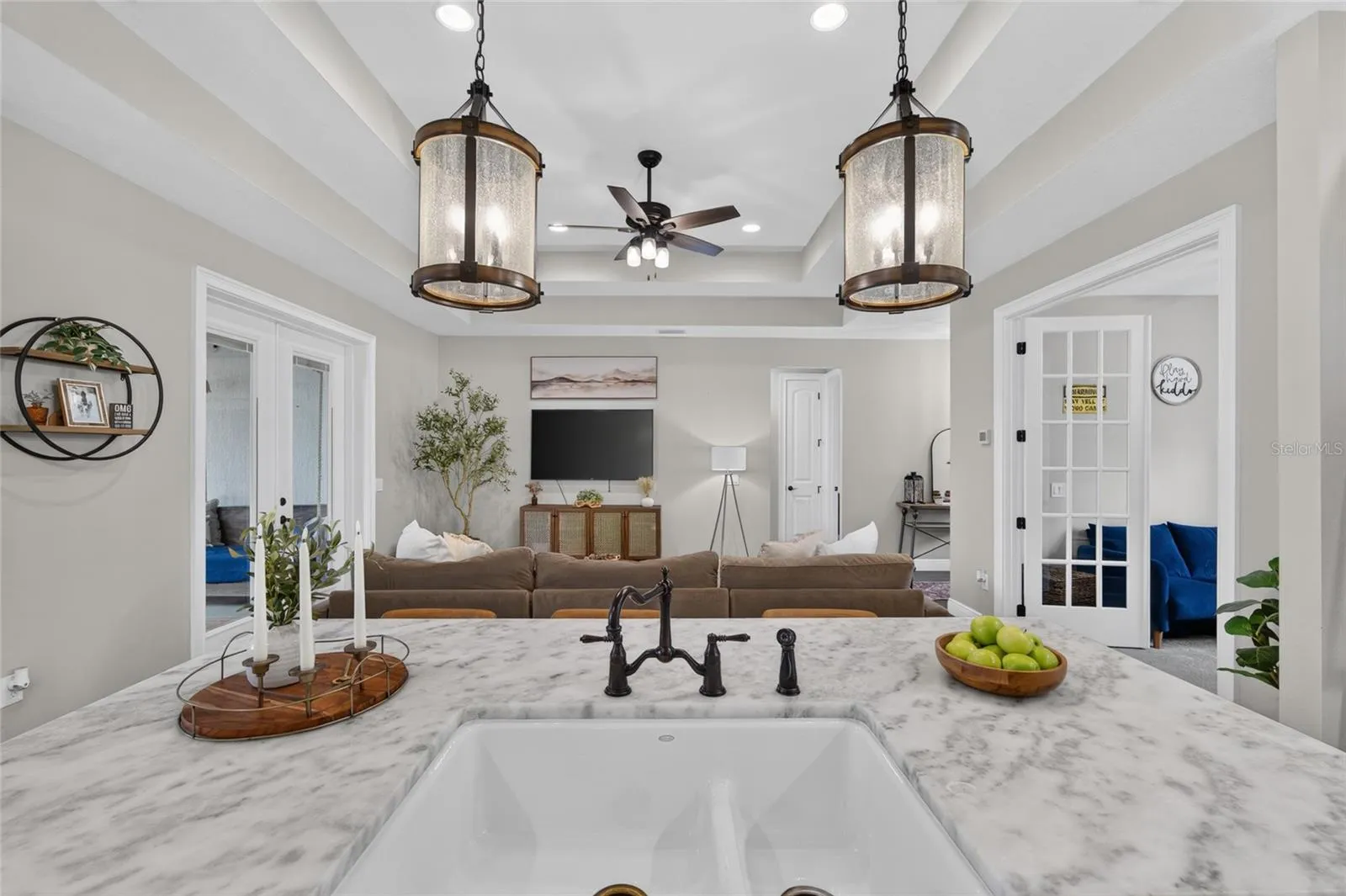 Island w/Sink, Dishwasher and Two Pendant Lights