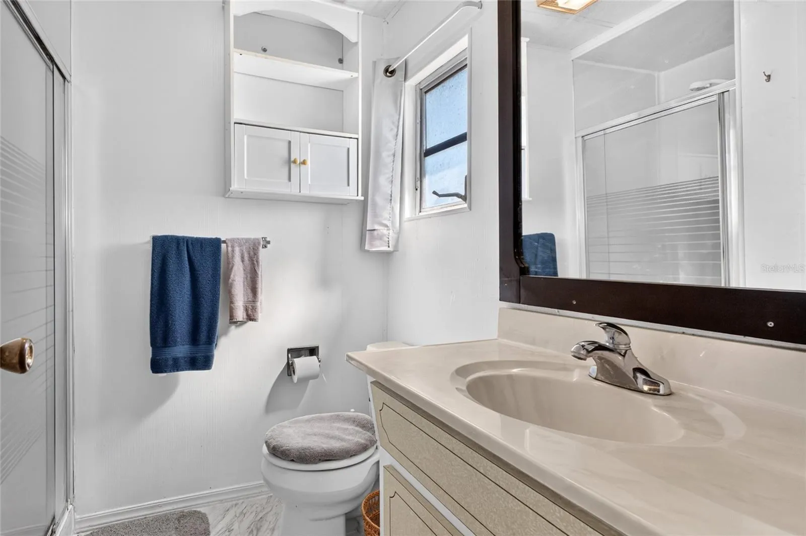 Primary bathroom of bedroom