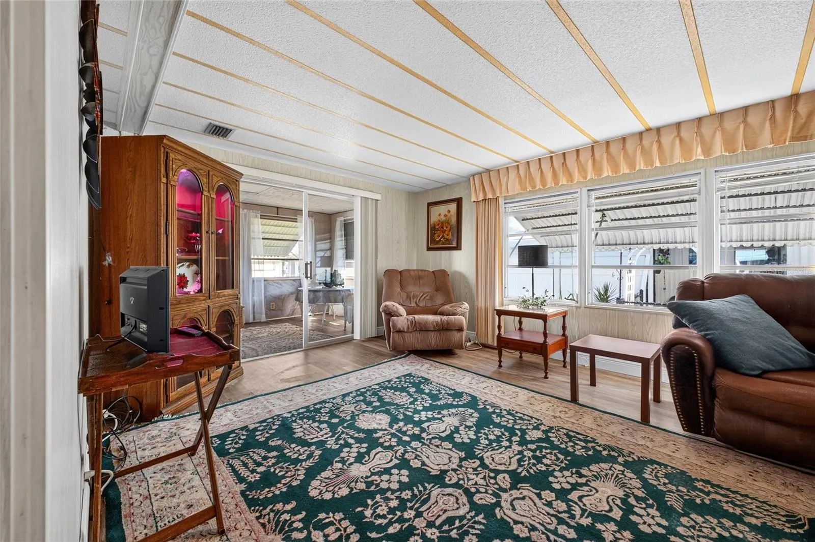 Sliding glass doors from Florida Room