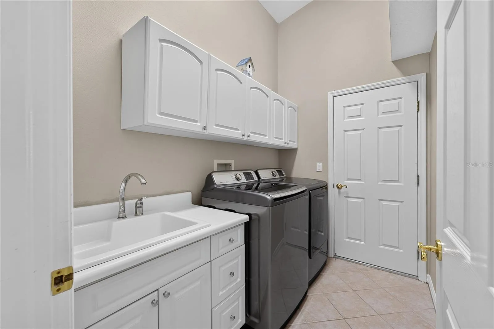 Laundry Room with sink
