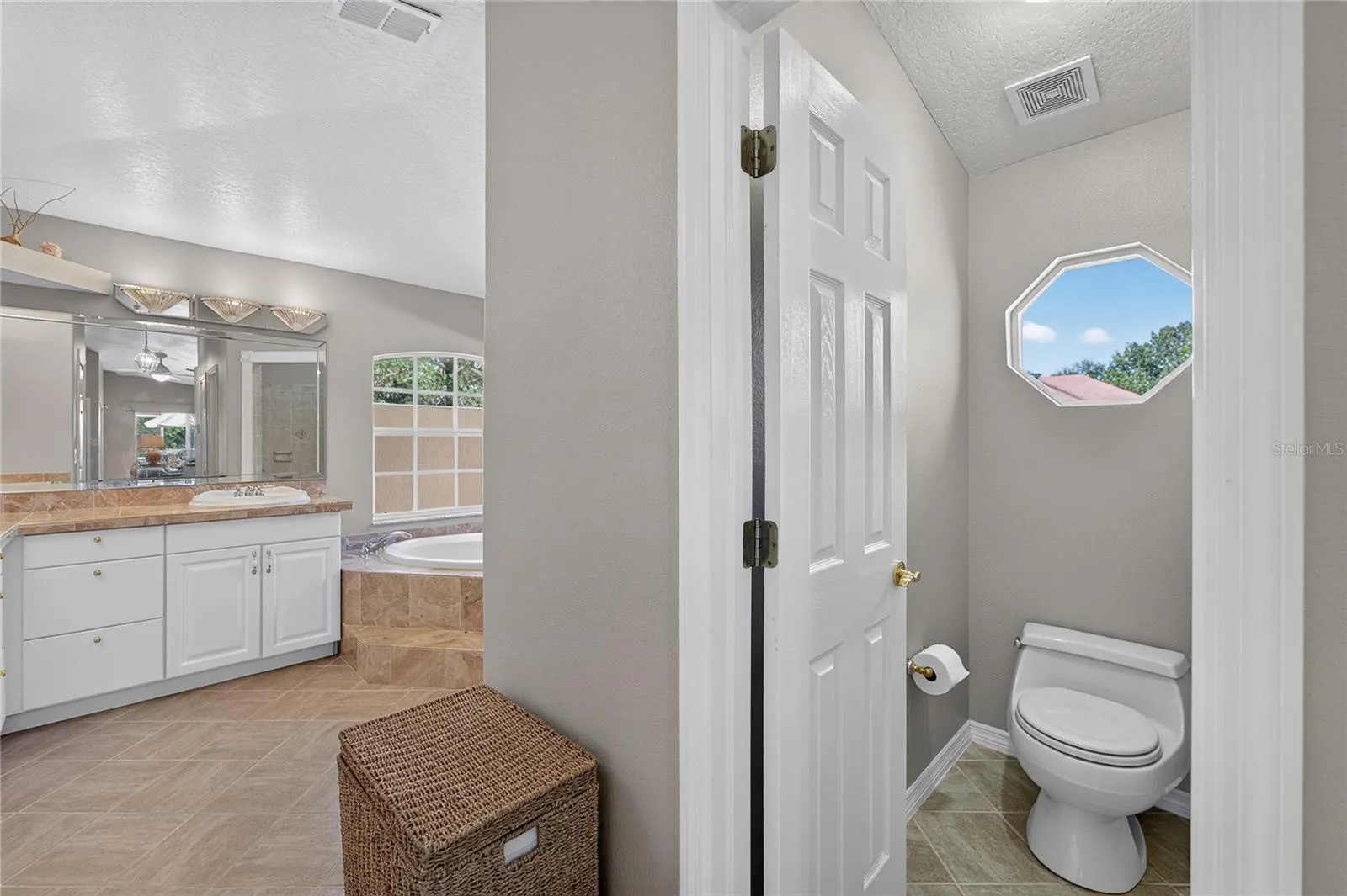 Large en suite bathroom and two walkin closets