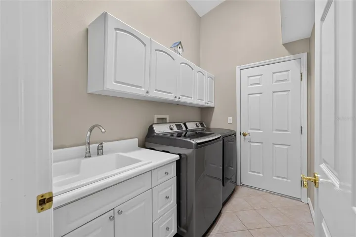 Laundry Room with sink