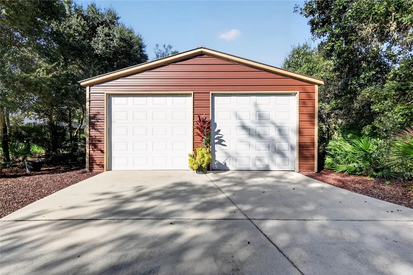 Detached Garage