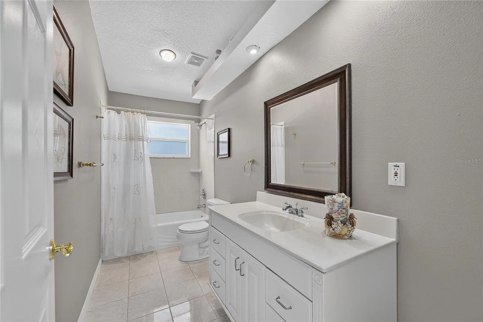 Full Guest bath