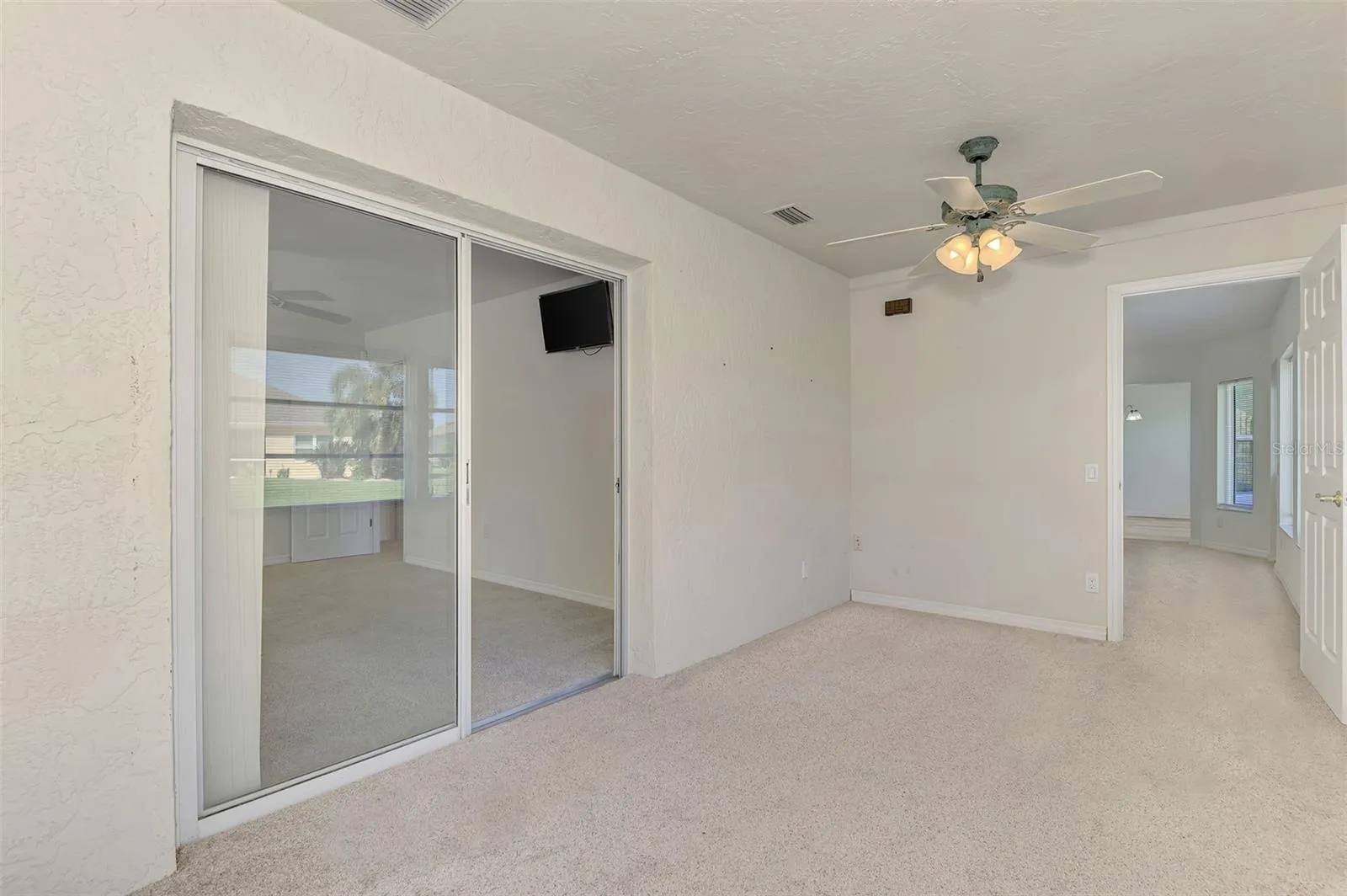 Bonus Room Ceiling Fan and Private