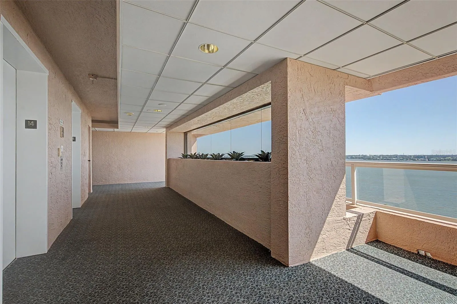Step off the elevator onto the 14th floor with Panoramic waterfront views!