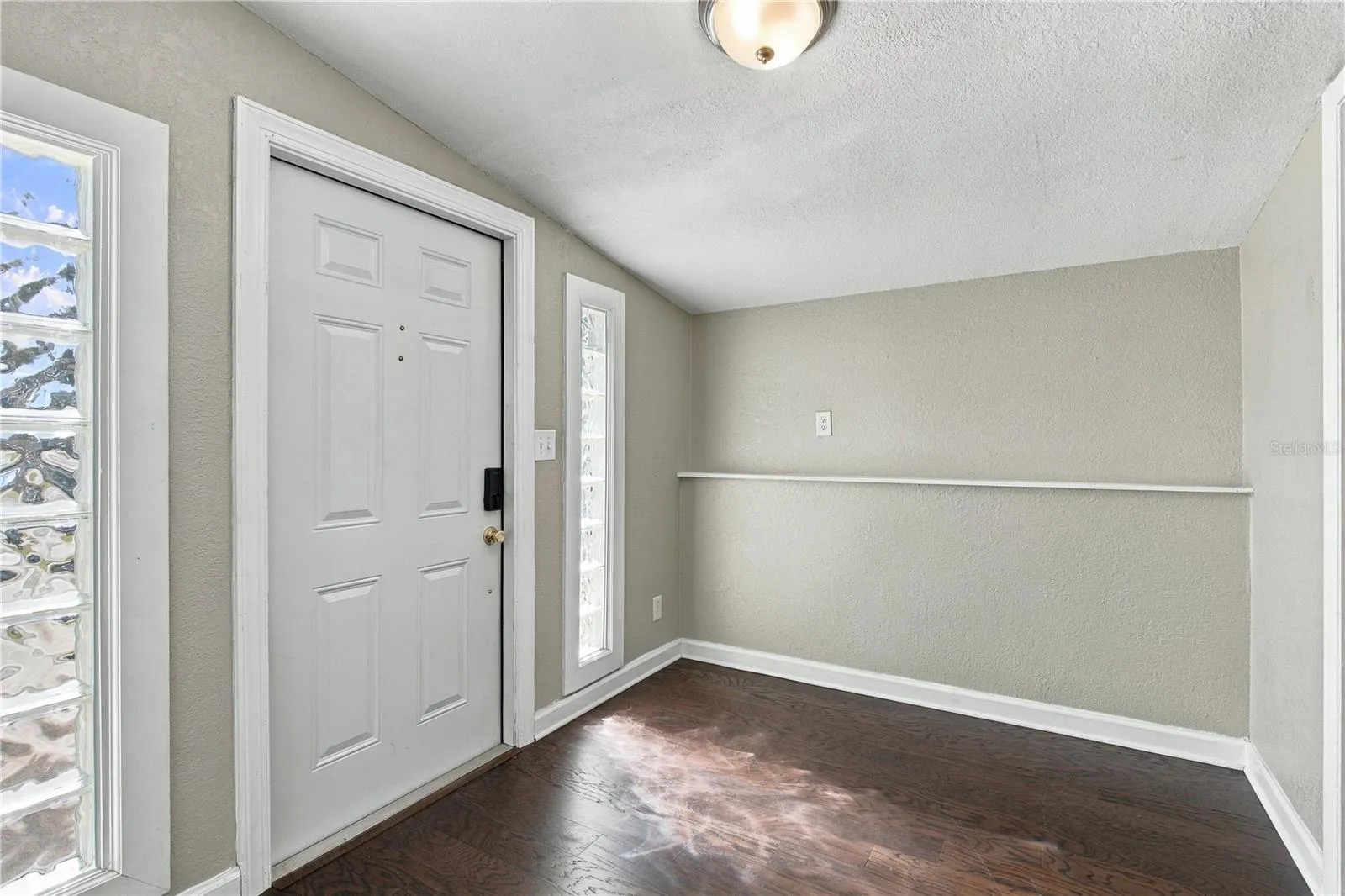 Great bonus space when you walk in
