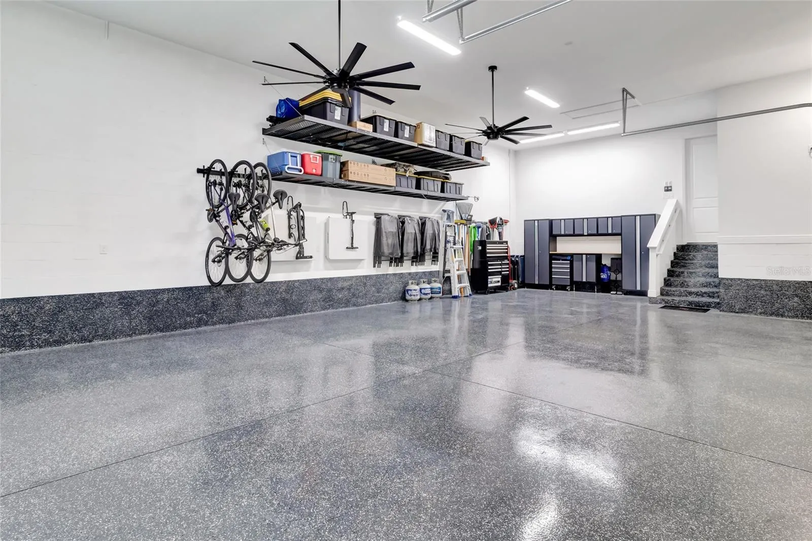 high ceilings to fit multiple lifts for cars
