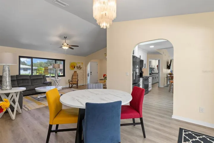 Dining room to kitchen